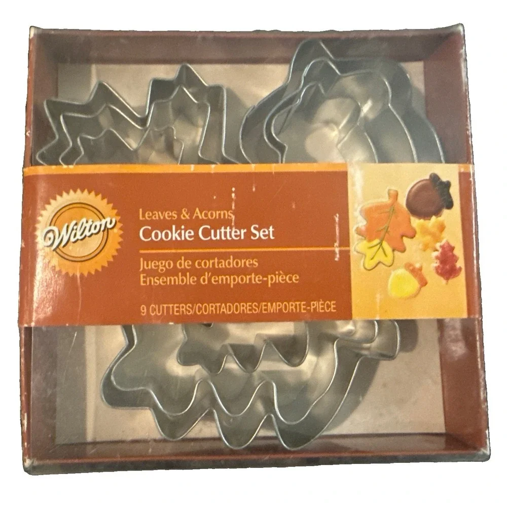2008 Wilton 9-Pc. Cookie Cutter Set Leaves & Acorns in 3 sizes Each NEW!